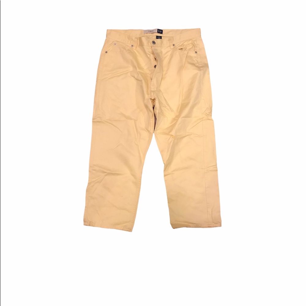 Gap size 16 butter yellow Capri